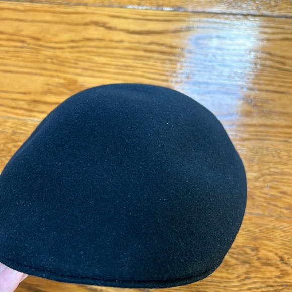 Perry Ellis Portfolio 100% Wool beret.  Great condition. Size Medium.  Black. - Picture 6 of 7